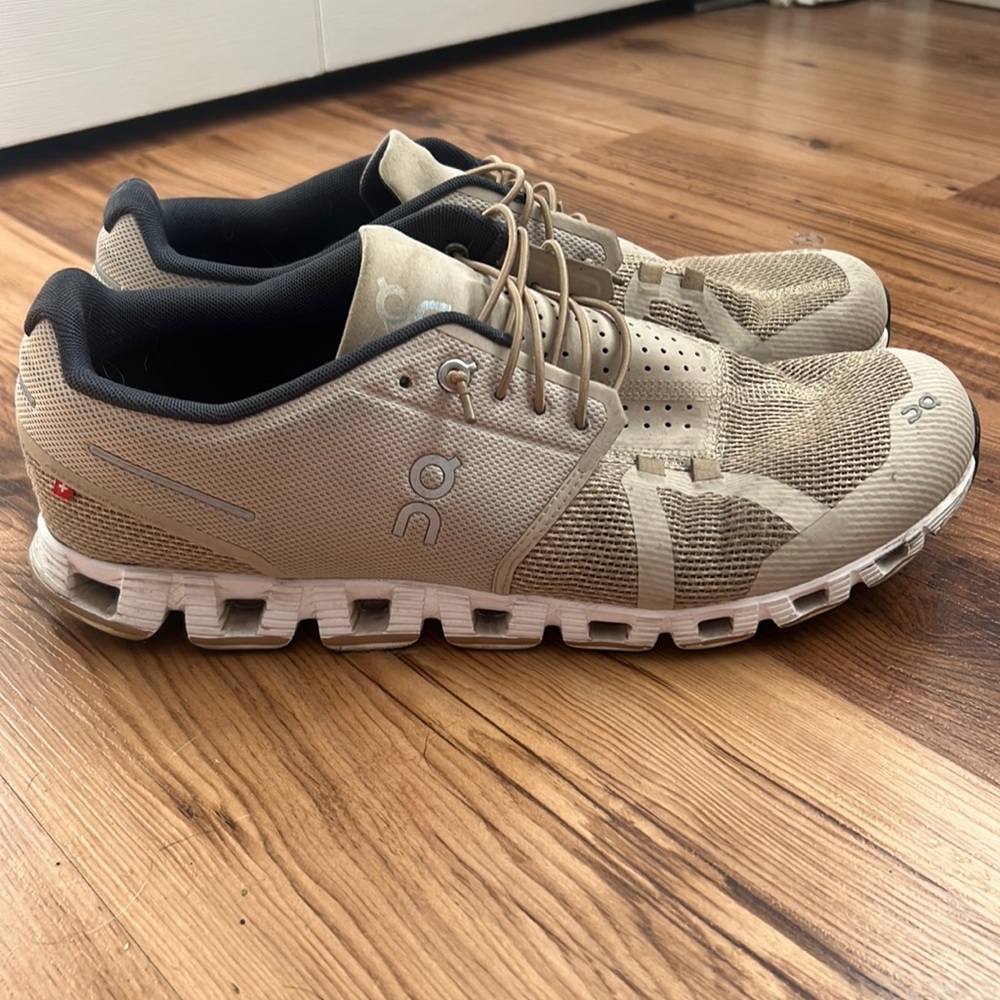 Swiss On Cloud sneakers